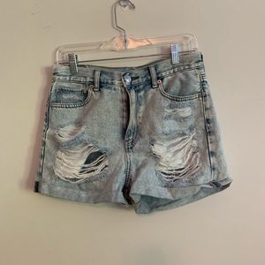 american eagle light wash mom shorts